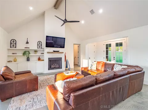 Living - 288 Channel Pt, Canadian, OK 74432 photo 2 of 3