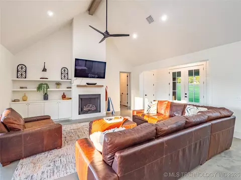 Living - 288 Channel Pt, Canadian, OK 74432 photo 2 of 3