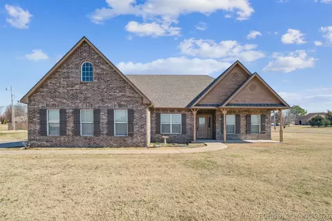 3823 Oakwood Dr, Pryor, OK 74361