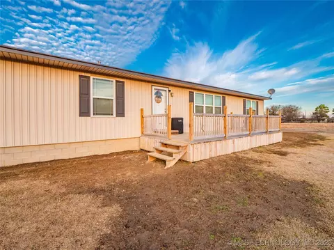 609 1st St, Pittsburg, OK 74560