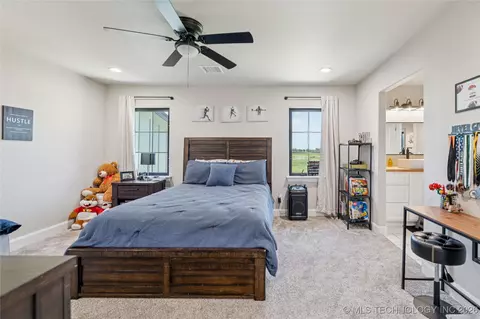 Bedroom - 23960 E 710 Rd, Wagoner, OK 74467 photo 4 of 5