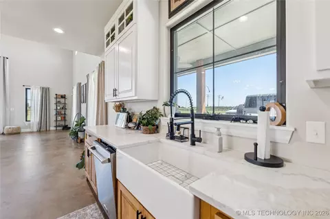 Kitchen - 23960 E 710 Rd, Wagoner, OK 74467 photo 5 of 5