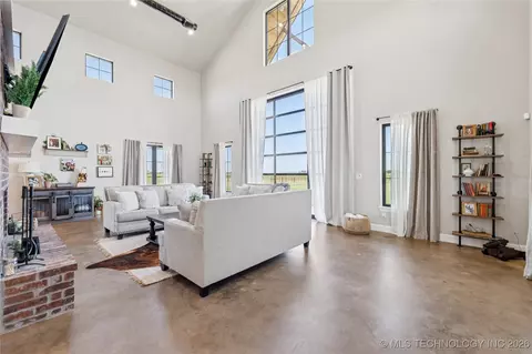Living - 23960 E 710 Rd, Wagoner, OK 74467 photo 1 of 4