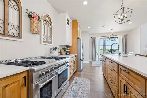 Kitchen - 23960 E 710 Rd, Wagoner, OK 74467 photo 3 of 5