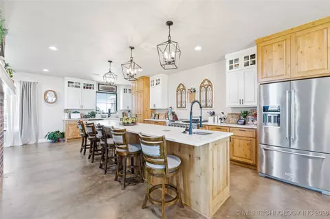 Kitchen - 23960 E 710 Rd, Wagoner, OK 74467 photo 1 of 5