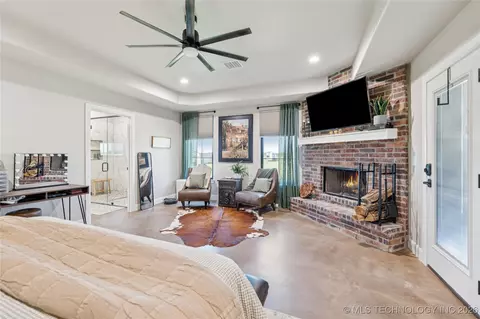 Bedroom - 23960 E 710 Rd, Wagoner, OK 74467 photo 1 of 5