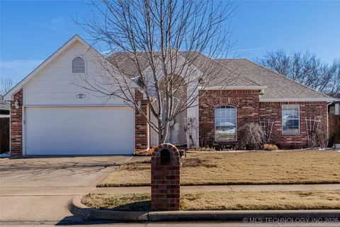 11925 S 268th East Ave, Coweta, OK 74429