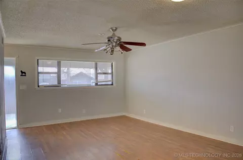 6781 E 26th Pl, Tulsa, OK 74129 photo 4