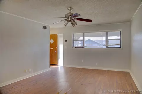 6781 E 26th Pl, Tulsa, OK 74129 photo 3