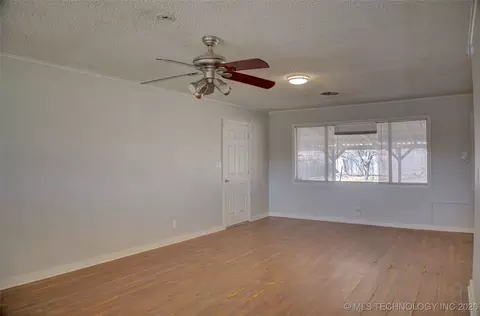 6781 E 26th Pl, Tulsa, OK 74129 photo 5