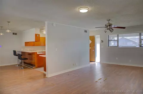 6781 E 26th Pl, Tulsa, OK 74129 photo 9