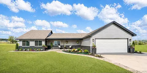 17065 Honeysuckle Ln, Claremore, OK 74019