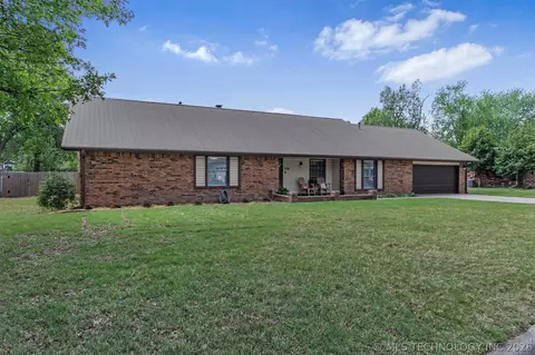 336 SE 16th St, Pryor, OK 74361