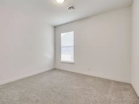 Bedroom - 7315 E Oak Ridge St, Broken Arrow, OK 74014 photo 4 of 10