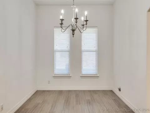 Dining - 7315 E Oak Ridge St, Broken Arrow, OK 74014 photo 3 of 3