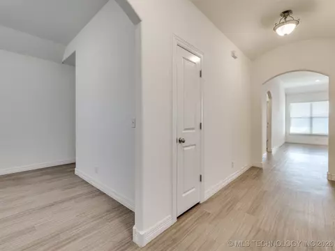 Entry Way - 7315 E Oak Ridge St, Broken Arrow, OK 74014 photo 4 of 5