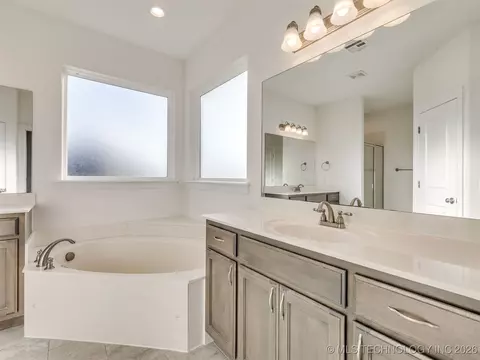 Bath - 7315 E Oak Ridge St, Broken Arrow, OK 74014 photo 3 of 7