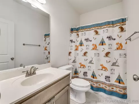 Bath - 7315 E Oak Ridge St, Broken Arrow, OK 74014 photo 1 of 7