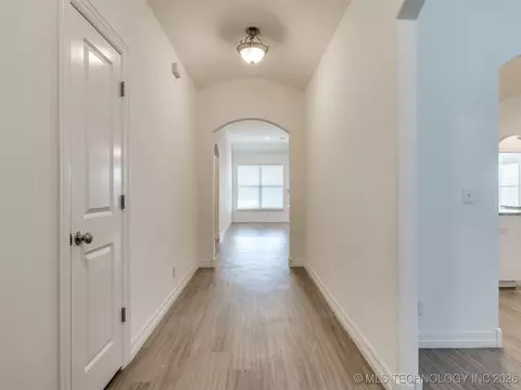 Entry Way - 7315 E Oak Ridge St, Broken Arrow, OK 74014 photo 2 of 5