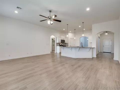 Living - 7315 E Oak Ridge St, Broken Arrow, OK 74014 photo 2 of 4