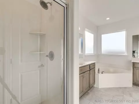 Bath - 7315 E Oak Ridge St, Broken Arrow, OK 74014 photo 5 of 7