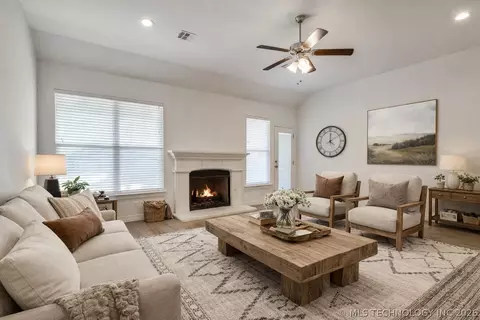 Living - 7315 E Oak Ridge St, Broken Arrow, OK 74014 photo 1 of 4