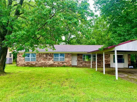 305 N 10th St, Hartshorne, OK 74547