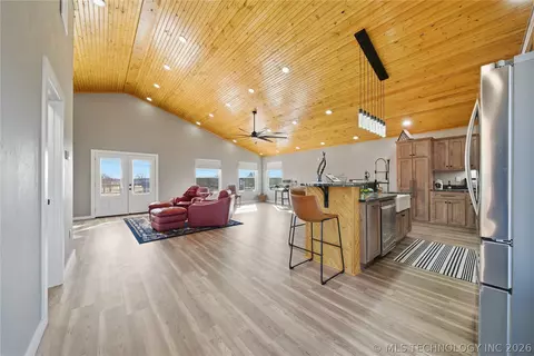 Entry Way - 451070 E 320 Rd, Afton, OK 74331 photo 1 of 3