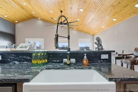 Kitchen - 451070 E 320 Rd, Afton, OK 74331 photo 5 of 6