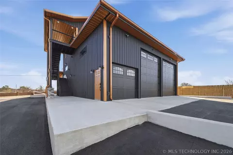 Exterior - 451070 E 320 Rd, Afton, OK 74331 photo 7 of 12