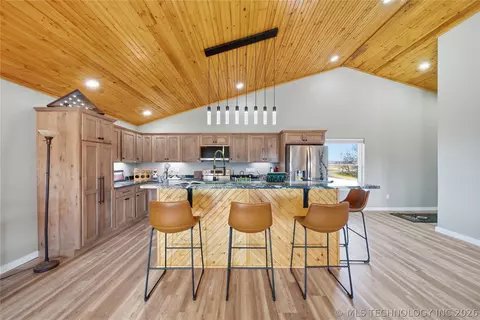 Kitchen - 451070 E 320 Rd, Afton, OK 74331 photo 2 of 6