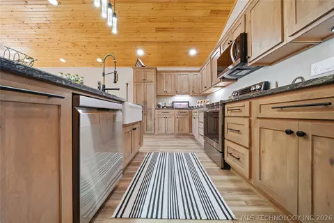 Kitchen - 451070 E 320 Rd, Afton, OK 74331 photo 6 of 6