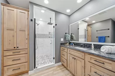 Bath - 451070 E 320 Rd, Afton, OK 74331 photo 1 of 5