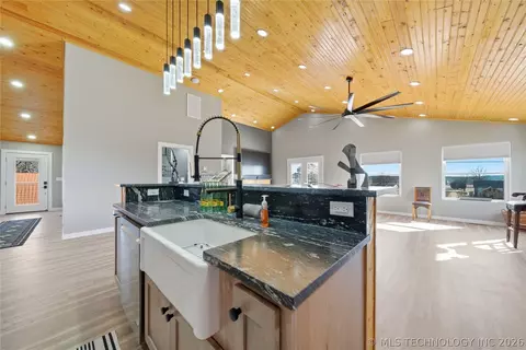 Kitchen - 451070 E 320 Rd, Afton, OK 74331 photo 4 of 6
