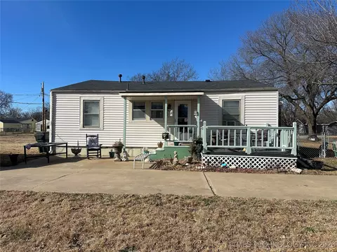 900 W 10th St, Okmulgee, OK 74447