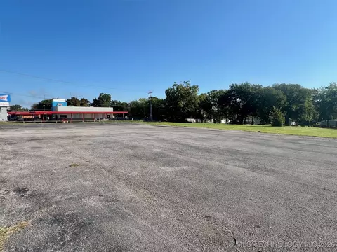 700 N 1st St N, Madill, OK 73446