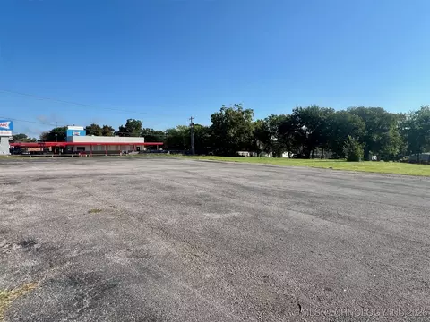 700 N 1st St N, Madill, OK 73446