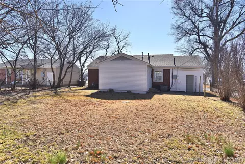 Exterior - 6329 E 4th Pl, Tulsa, OK 74112 photo 5 of 6