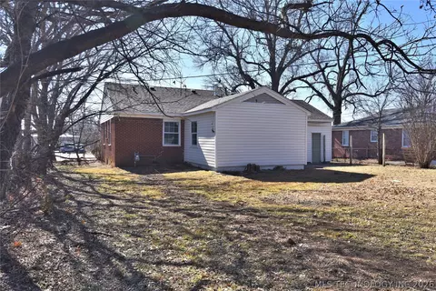 Exterior - 6329 E 4th Pl, Tulsa, OK 74112 photo 6 of 6