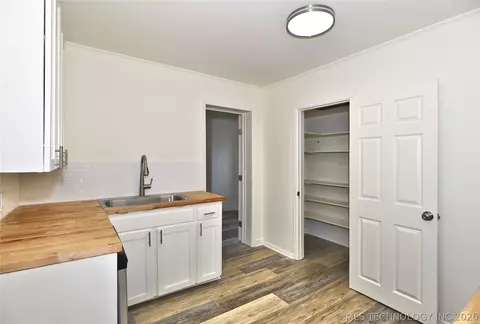 Kitchen - 6329 E 4th Pl, Tulsa, OK 74112 photo 1 of 3