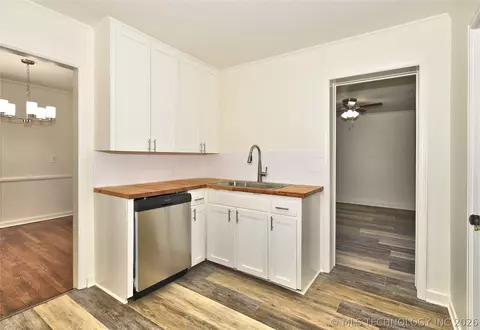 Kitchen - 6329 E 4th Pl, Tulsa, OK 74112 photo 3 of 3