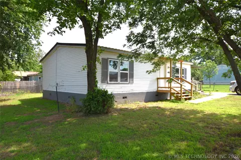 413 W Willow St, Stilwell, OK 74960