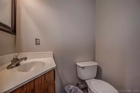 Bath - 4412 E Grandstaff Rd, Cushing, OK 74023 photo 6 of 6