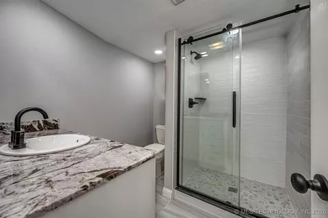 Bath - 4412 E Grandstaff Rd, Cushing, OK 74023 photo 1 of 6