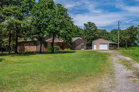 Exterior - 4412 E Grandstaff Rd, Cushing, OK 74023 photo 5 of 6
