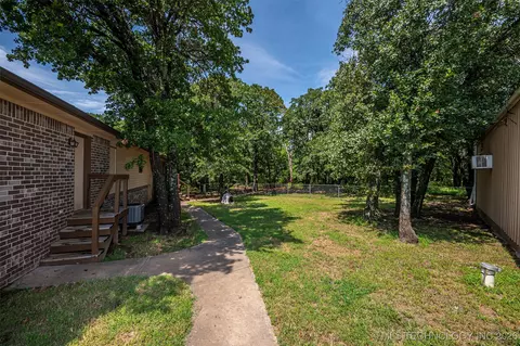 Exterior - 4412 E Grandstaff Rd, Cushing, OK 74023 photo 3 of 6