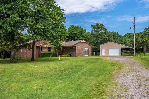 Exterior - 4412 E Grandstaff Rd, Cushing, OK 74023 photo 4 of 6