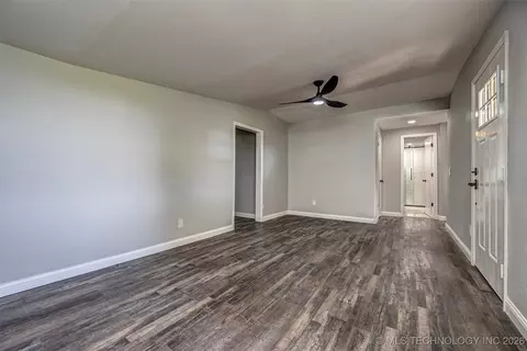 Living - 4412 E Grandstaff Rd, Cushing, OK 74023 photo 2 of 4