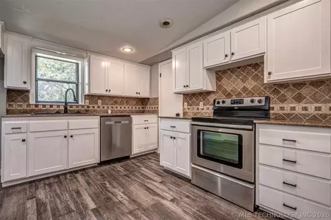 Kitchen - 4412 E Grandstaff Rd, Cushing, OK 74023 photo 1 of 3