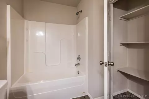 Bath - 1208 E Richmond St, Broken Arrow, OK 74012 photo 3 of 3